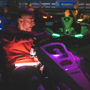 Deux joueurs s'affrontent en BattleRace BattleKart